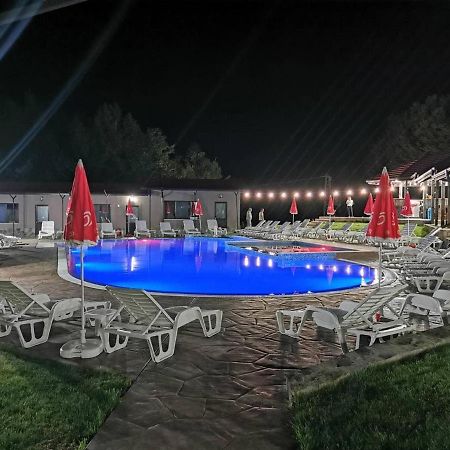 Хотелски Комплекс Саня Aprilzi Exterior foto