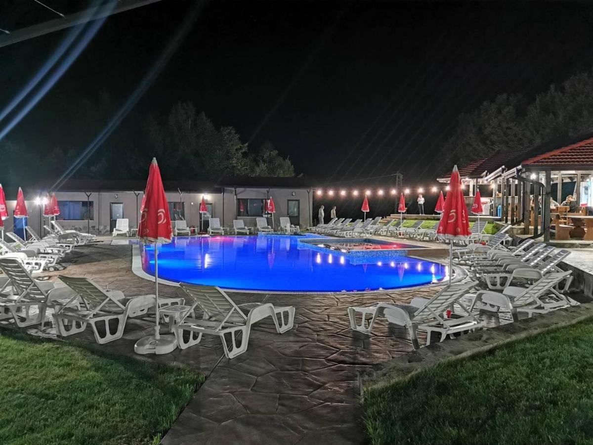 Хотелски Комплекс Саня Aprilzi Exterior foto