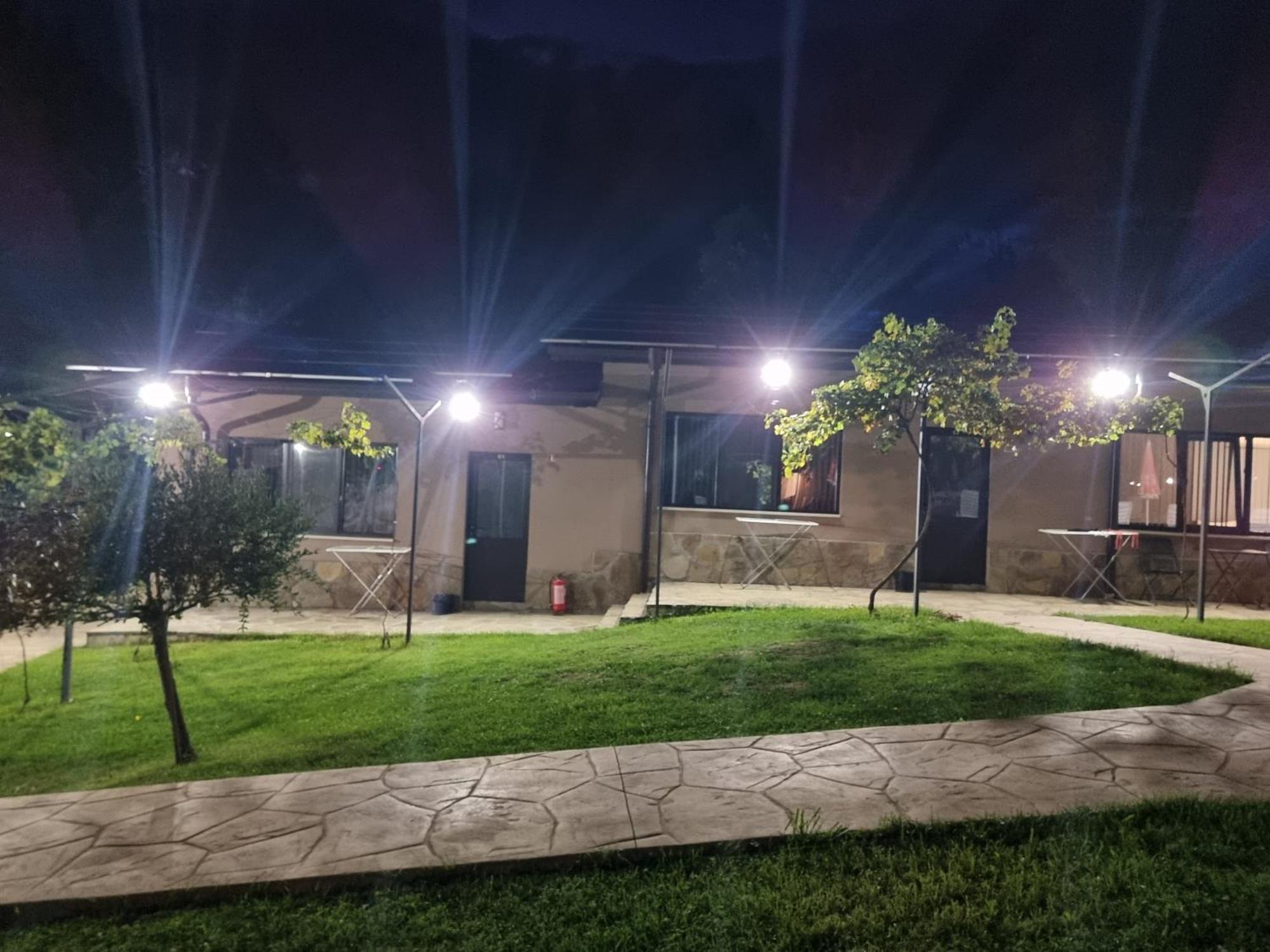 Хотелски Комплекс Саня Aprilzi Exterior foto